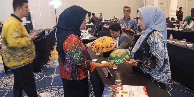 Topi Tanggui, salah satu karya Banjar yang ditetabkan sebagai WBTb Indonesia. (foto : Adpim Kalsel)