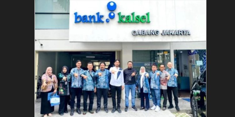 Komisi II DPRD Banjarmasin kunjungan kerja ke Bank Kalsel Cabang Jakarta. (foto : istimewa)