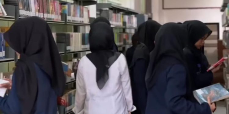 LPK IPTEK Banjarmasin saat berkunjung ke Perpus Palnam Dispersip Kalsel. (foto : IG Perpuspalnam)