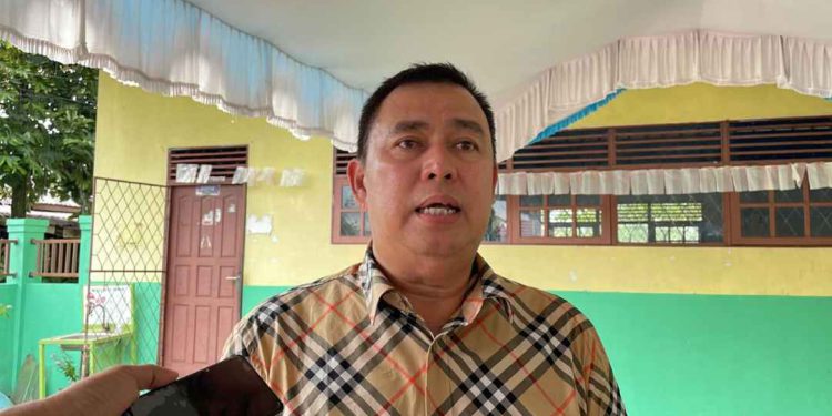 Wakil Ketua DPRD Banjarmasin M Isnaini diwawancarai di sela kegiatan reses. (foto : sna/seputaran)