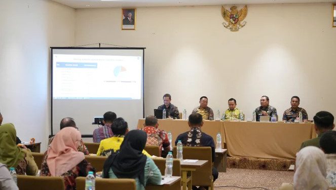 Bupati Tapin H Yamani saat membuka FGD terkait penyertaan modal pemerintah daerah kepada BPR Tapin Sejahtera. (foto  : istimewa)