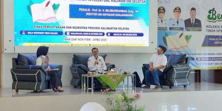 Kegiatan Bedah Buku Karya Rektor UIN Antasari oleh Dispersip Kalsel. (foto : istimewa)