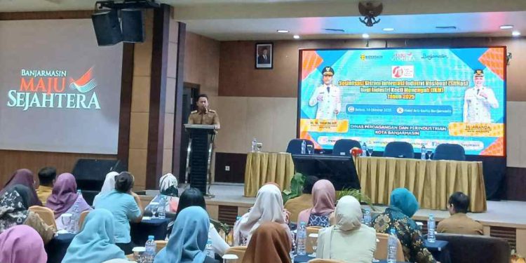 Walikota Banjarmasin HM Yamin saat sambutan pada sosialisasi SIINas. (foto : shn/seputaran)