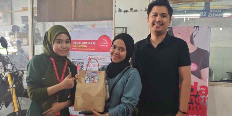 Memperingati Harpelnas, Dealer Honda Kumala Motor Palangkaraya menggelar kegiatan bertajuk “Roadshow Kumala Motor Bersama Pelanggan.” (foto : istimewa)
