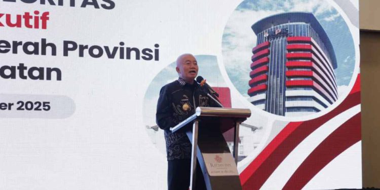 Gubernur Kalsel H Muhidin saat menutup pelatihan integritas oleh KPK. (foto : Adpim Kalsel)