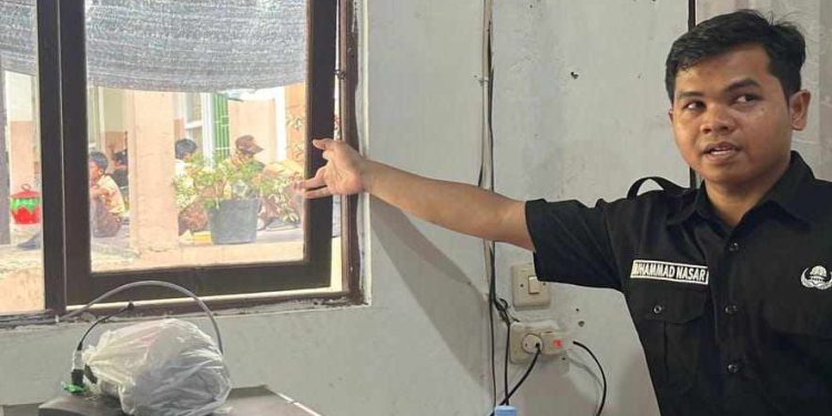 Jendela SMPN 26 Banjarmasin yang dibobol maling. (foto : shn/seputaran)