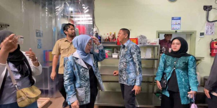 Ketua dan Wakil serta Komisi IV DPRD Banjarmasin Tinjau Dapur Sentra Produksi Pangan Gizi (SPPG) Yayasan Tahfidz Miftah Firdausy, (foto : shn/seputaran)