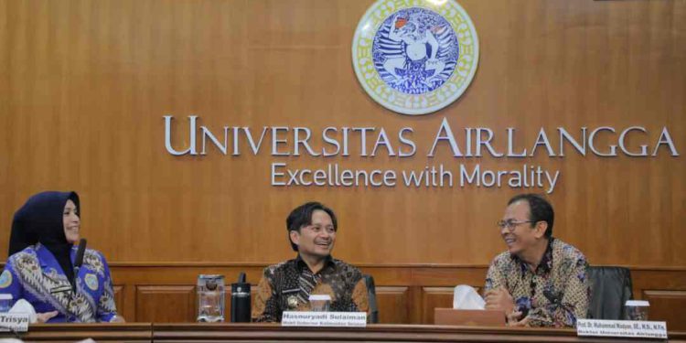 Wagub Kalsel H Hasnuryadi Sulaiman saat silaturahmi di UNAIR. (foto : Adpim Kalsel)