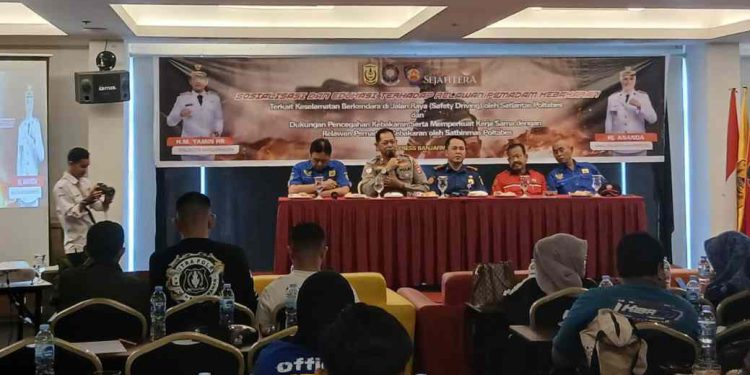 Sosialisasi dan Edukasi Keselamatan berkendara (safety driving) bagi para driver Barisan Pemadam Kebakaran (BPK) Banjarmasin, di Hotel Zuri Banjarmasin. (foto : shn/seputaran)