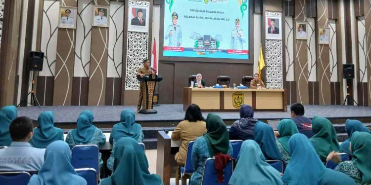 Walikota Banjarmasin HM Yamin saat sambutan pada sosialisasi belanja bijak. (foto : shn/seputaran)