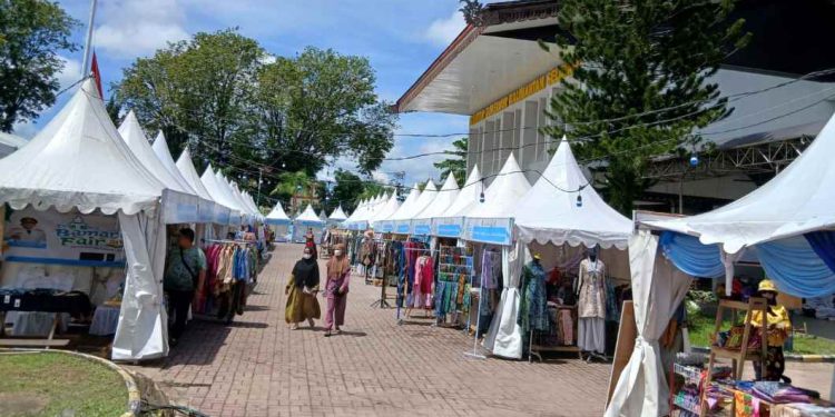 Stand Bank Kalsel yang dipakai saat mendukung kegiatan Pemko Banjarmasin untuk menghidupkan UMKM. (foto : shn/seputaran)