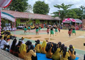 Momen Peringatan Hari Guru Nasional, SMAN 5 Banjarmasin Berikan Apresiasi Tenaga Pendidikan 