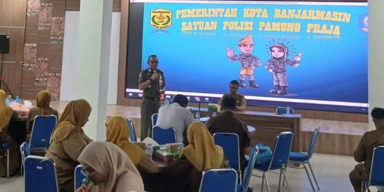 Kepala Satpol PP Banjarmasin Akhmad Muzaiyin saat FGD. (foto : shn/seputaran)