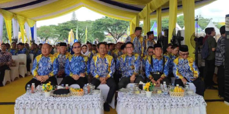 Dirut Bank Kalsel Fachrudin dan direksi lainnya saat menghadiri Puncak Peringatan Harjad ke-60 Kabupaten Tapin. (foto : istimewa)