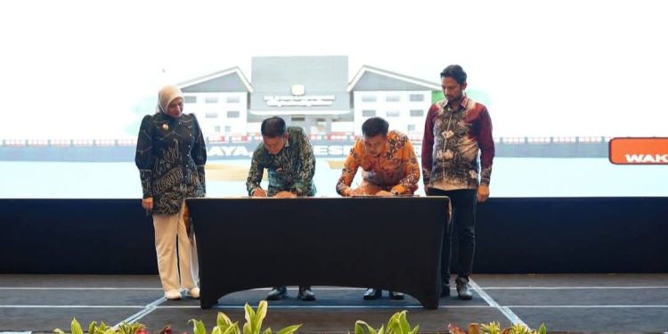 Kesepakatan KAD yang ditandatangani Walikota Banjarmasin H M Yamin HR dan Walikota Blitar H Syauqul Muhibbin. (foto : istimewa)