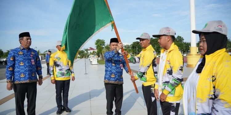 Bupati Tapin H Yamani saat pelepasan kontingen NPC untuk berlaga di ajang Peparprov Kalsel 2025, di Tanah Laut. (foto : istimewa)