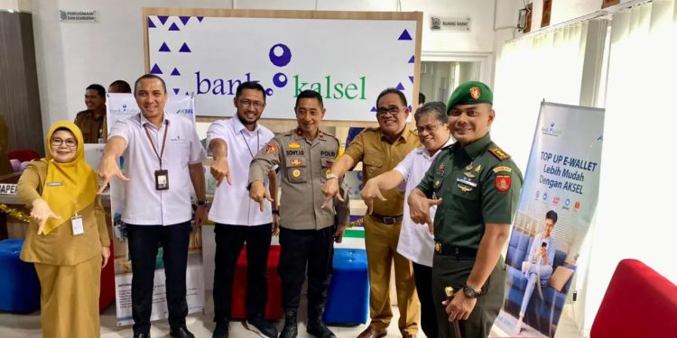Pembukaan Kantor Kas Bank Kalsel di MPP HSU. (foto : istimewa)