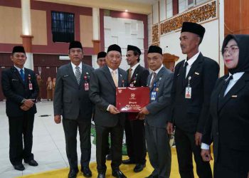 105 ASN Pemkab Tapin Terima Satyalancana Karya Satya, Wabup Juanda : Jangan Hanya Simbol, Tapi Motivasi untuk Bekerja