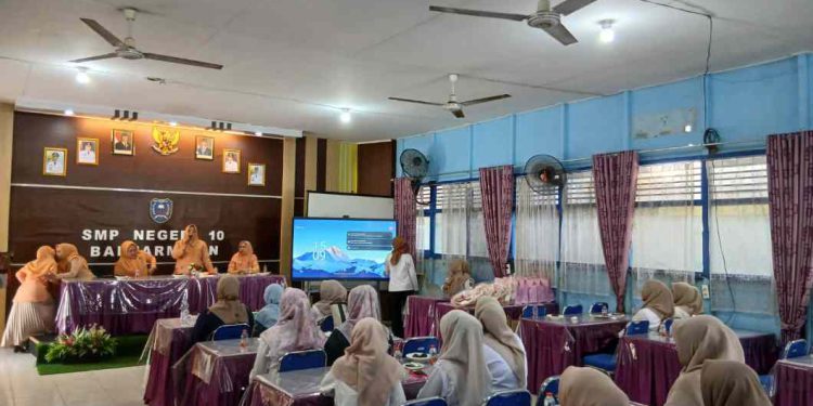 Pertemuan dan Silaturahmi oleh Unit DWP Disdik Banjarmasin bersama tenaga pendidik dan honorer. (foto : shn/seputaran)