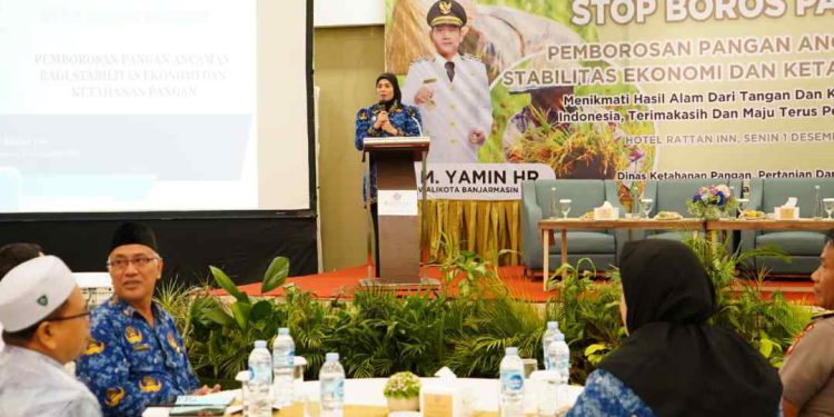 Wakil Walikota Banjarmasin Hj Ananda saat sambutan pada sosialisasi Stop Boros Pangan. (foto : shn.seputaran)