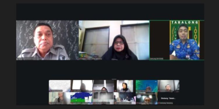 Rapat secara virtual menggunakan aplikasi Zoom Meeting terkait Raperda Penambahan Penyertaan Modal Pemkab Tabalong untuk Bank Kalsel. (foto : istimewa)