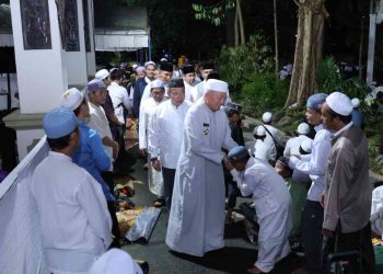 Ikuti Pengajian Rutin 5 Rajab, Gubernur Kalsel Berbaur Bersama Jamaah