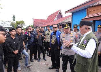 Gubernur Salurkan Bantuan Uang Tunai untuk Korban Banjir di Sungai Tabuk dan Martapura Barat
