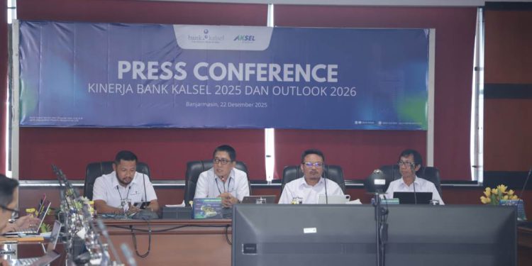 Konfrensi pers Bank Kalsel dengan awak media yang menjadi mitra kerja. (foto : Bank Kalsel)