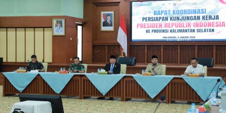 Rakor persiapan rencana kunjungan kerja Presiden RI Prabowo Subianto ke Provinsi Kalsel dan Kesiapsiagaan Menghadapi Bencana digelar di aula Idham Chalid Kantor Gubernur di Banjarbaru. (foto : Adpim Kalsel)