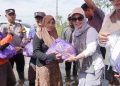 Warga Terharu, Istri Gubernur Salurkan Langsung Bantuan Banjir ke Desa Sampurna dan Bahandang
