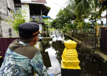 Tinjau Titik Banjir, Walikota Yamin Kembali Temukan Bangunan Melebihi Sempadan Sungai 