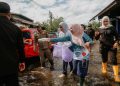 Istri Gubernur Kalsel Kembali Serahkan Bantuan untuk Warga Terdampak Banjir