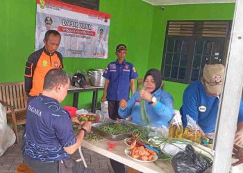 Dapur Umum Sediakan Makanan 3 Kali Sehari untuk Warga Terdampak Banjir
