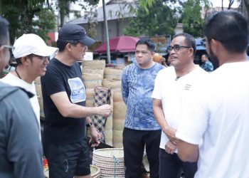 Kunjungan ke Pasar Kerajinan Amuntai, Bank Kalsel Komitmen Terus Dukung UMKM Lokal