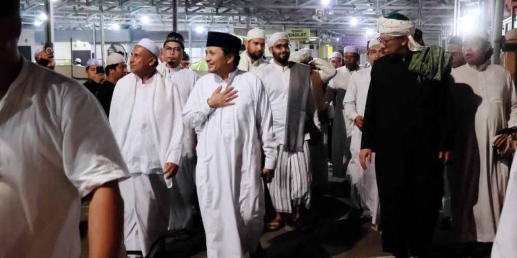 Wagub Kalsel H Hasnuryadi Sulaiman saat menghadiri Haul ke-6 Guru Zuhdi. (foto : Adpim Kalsel)