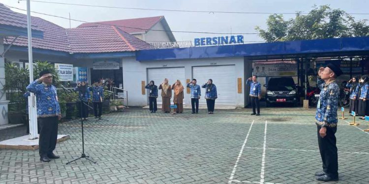 Kegiatan Apel Pagi yang dilaksanakan salah satu unit kerja SKPD Pemko Banjarmasin. (foto : shn/seputaran)