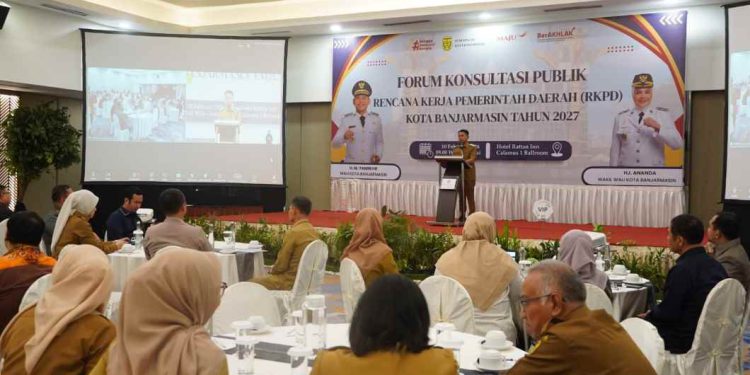 Walikota Banjarmasin HM Yamin sambutan pada forum konsultasi publik RKPD 2027. (foto : shn/seputaran)