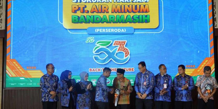 Walikota Banjarmasin HM Yamin saat menghadiri Harjad ke-53 PAM Bandarmasih. (foto : shn/seputaran)