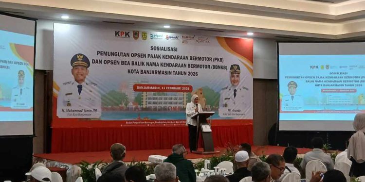 Wakil Walikota Banjarmasin Hj Ananda sambutan saat sosialisasi opsen PKB dan BBNKB. (foto : shn/seputaran)