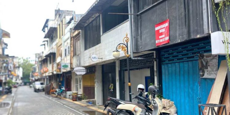 Kawasan Bandarmasih Tempoe Doleloe yang mulai sepi ditinggalkan pembeli. (foto : shn/seputaran)