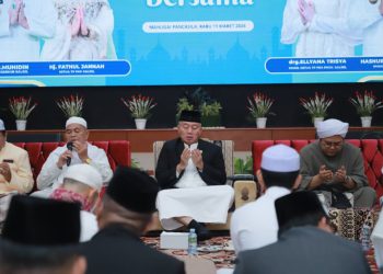 Gubernur H Muhidin Minta Pejabat Bekerja Ikhlas