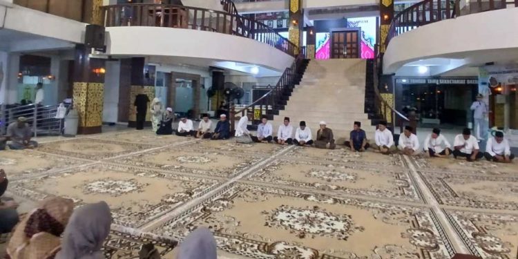 Kegiatan Bukber Pemko Banjarmasin bersama jajaran PWI Kalsel, di Balai Kota Banjarmasin. (foto : shn/seputaran)