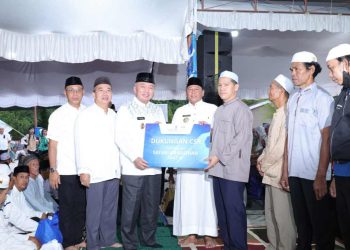 Buka Puasa Bersama Ribuan Warga Batola, Gubernur H Muhidin Serahkan Bantuan CSR Bank Kalsel 