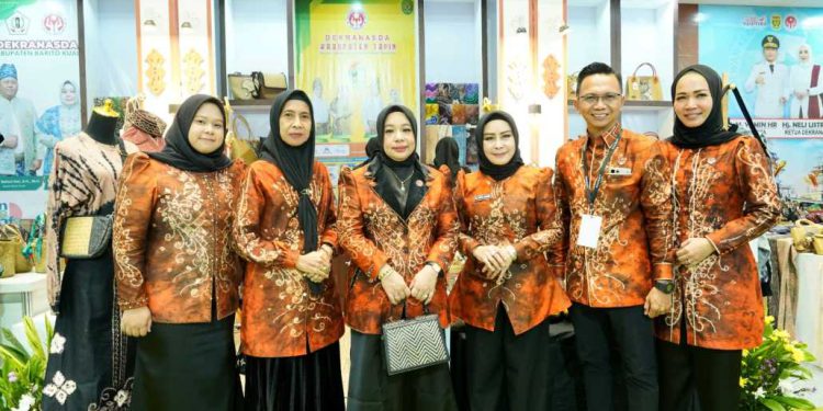 Dekranasda Tapin yang hadir dan ikuti pameran INACRAFT 2026. (foto : istimewa)