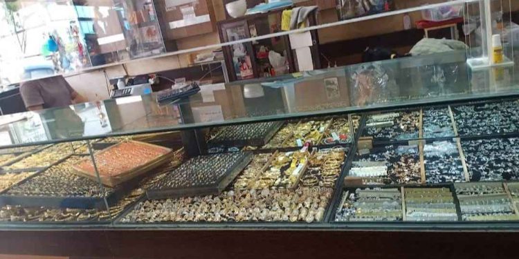 Emas perhiasan yang menjadi penyumbang inflasi tertinggi di Banjarmasin.  (foto : shn/seputaran)