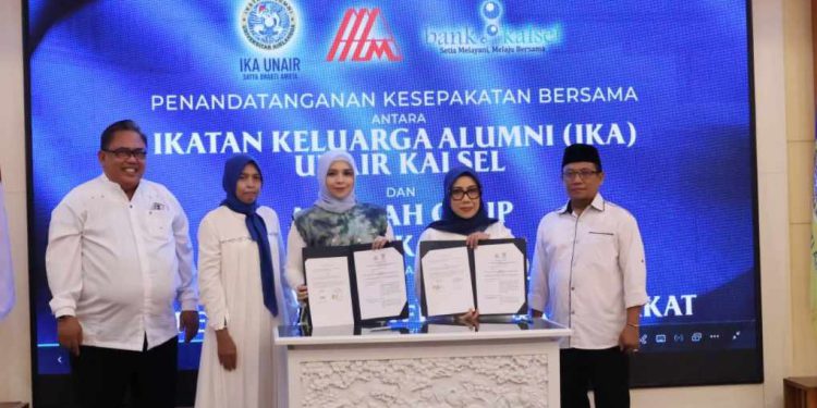 Foto bersama usai penandatanganan MoU Kerja Sama IKA Unair, Bank Kalsel dan Amanah Group. (foto : adpim kalsel)