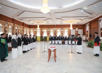 Enam Pejabat Eselon II Pemprov Kalsel Dirotasi, Gubernur : Penyegaran Birokrasi agar Optimal 