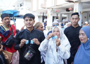 Salat Eid di Halaman Balai Kota, Guru Honorer Dapatkan Doorprize Umrah