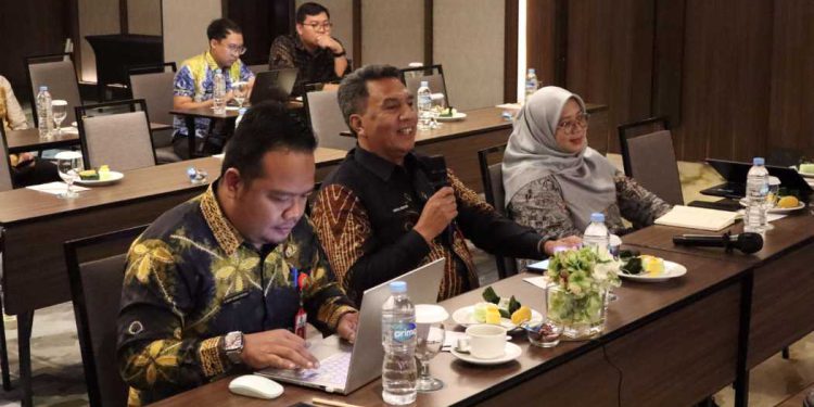 Pj Sekdakab Tapin, Unda Absori saat mengikuti Ekspose Modul Evaluasi Internal dan Asistensi Pelaporan SAKIP 2025. (foto : istimewa)