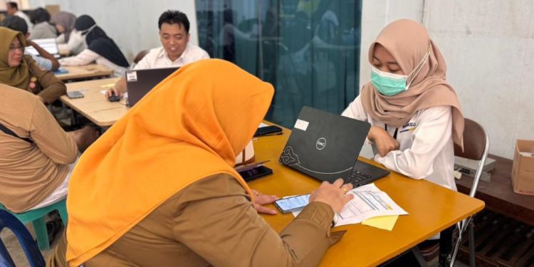 Wajib pajak saat menyampaikan SPT Tahunan. (foto : istimewa)